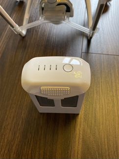 Квадрокоптер DJI Phantom 4