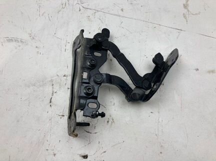 Петля капота правая Mercedes E350 W212 3.5 2011