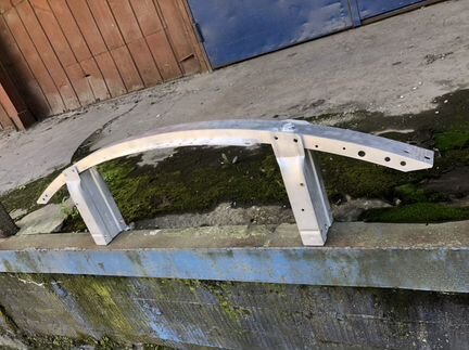 Усилитель бампера в сборе Мерседес Е207 E 207