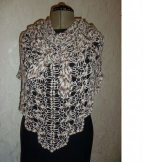 Шаль, связанная крючком