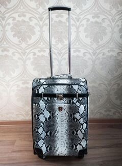 Продам чемодан кожаный