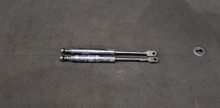 Амортизатор стекла багажника BMW E39 Touring