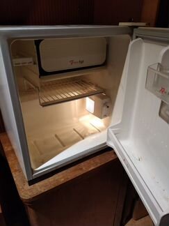 Минихолодильник Sanyo (Не работает)