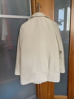 Демисезонное пальто цвета словоной кости