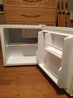 Маленький холодильник Supra RF-055