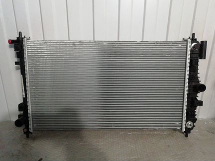 Радиатор охлаждения двигателя Opel Insignia 2.0