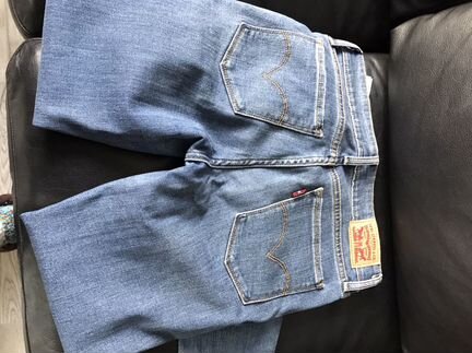 Женские джинсы