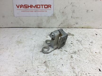 Петля двери передняя левая Volkswagen Passat B7