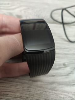 Умные часы Samsung Gear Fit2 Pro лот 135