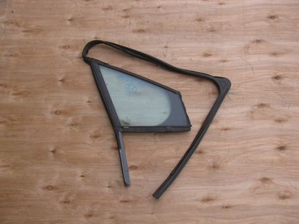 Форточка двери Peugeot 308