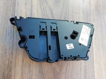 Блок кнопок в задней обшивке двери Mercedes W221