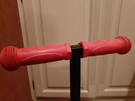 Продам трехколесный самокат с светящимися колесами