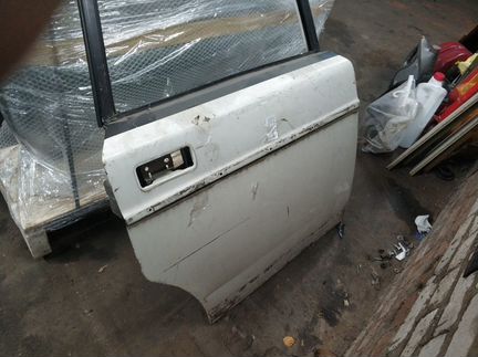 Правые двери Volvo 240