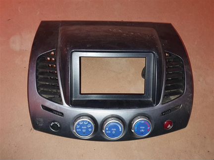 Рамка под магнитолу Mitsubishi L200 (2006-2015)