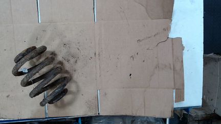 Пружина подвески левая задняя Volkswagen Transport