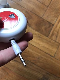 Наушники, подходят также на Айфон