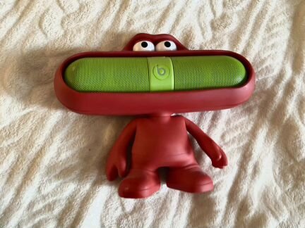 Портативная колонка beats pill зеленая с подставко