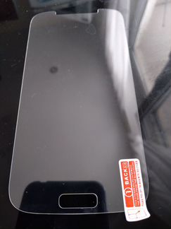 Защитное стекло (не пластик)