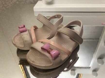 Босоножки Crocs