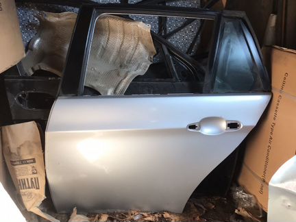 Задняя левая Дверь Бмв е91 серебро