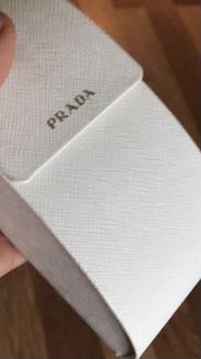 Солнцезащитные очки Prada