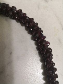 Колье из натуральных гранатов