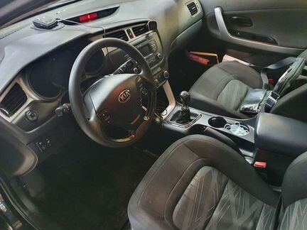 KIA cee'd 1.4 МТ, 2013, битый, 154 500 км