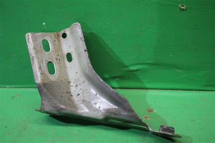 Кронштейн крыла передний правый Volkswagen Polo 5