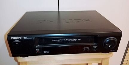 Видеомагнитофон Philips VR210/58 и видеокассеты