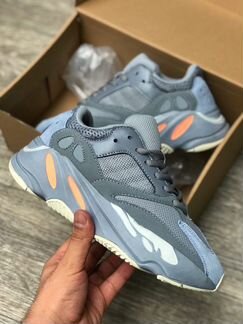 Кроссовки Adidas Yeezy Boost 700 голубые Carbon Bl
