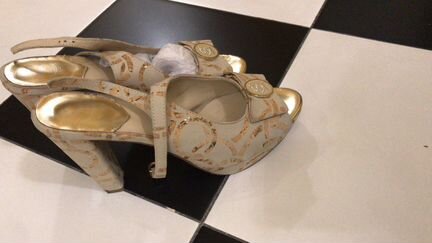 Босоножки santini