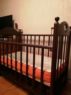 Детская кроватка с ортопедическим матрасом